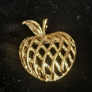 Gerrys gold tone lattice brooch pendant vintage